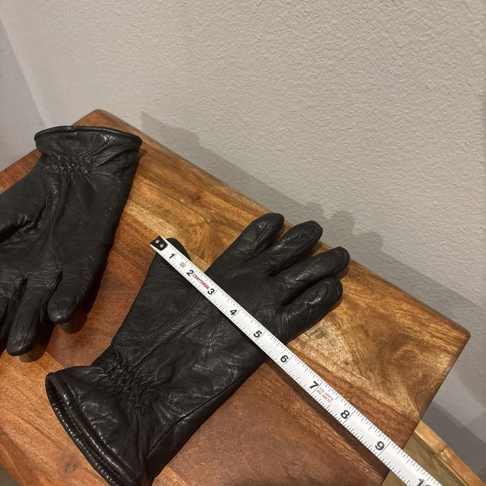 Womens Sleek Black Leather Winter Gloves~Fleece Lined~Lightweight~Size Large~EUC